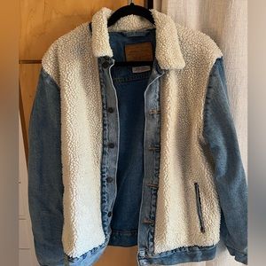Levi denim jacket size Medium